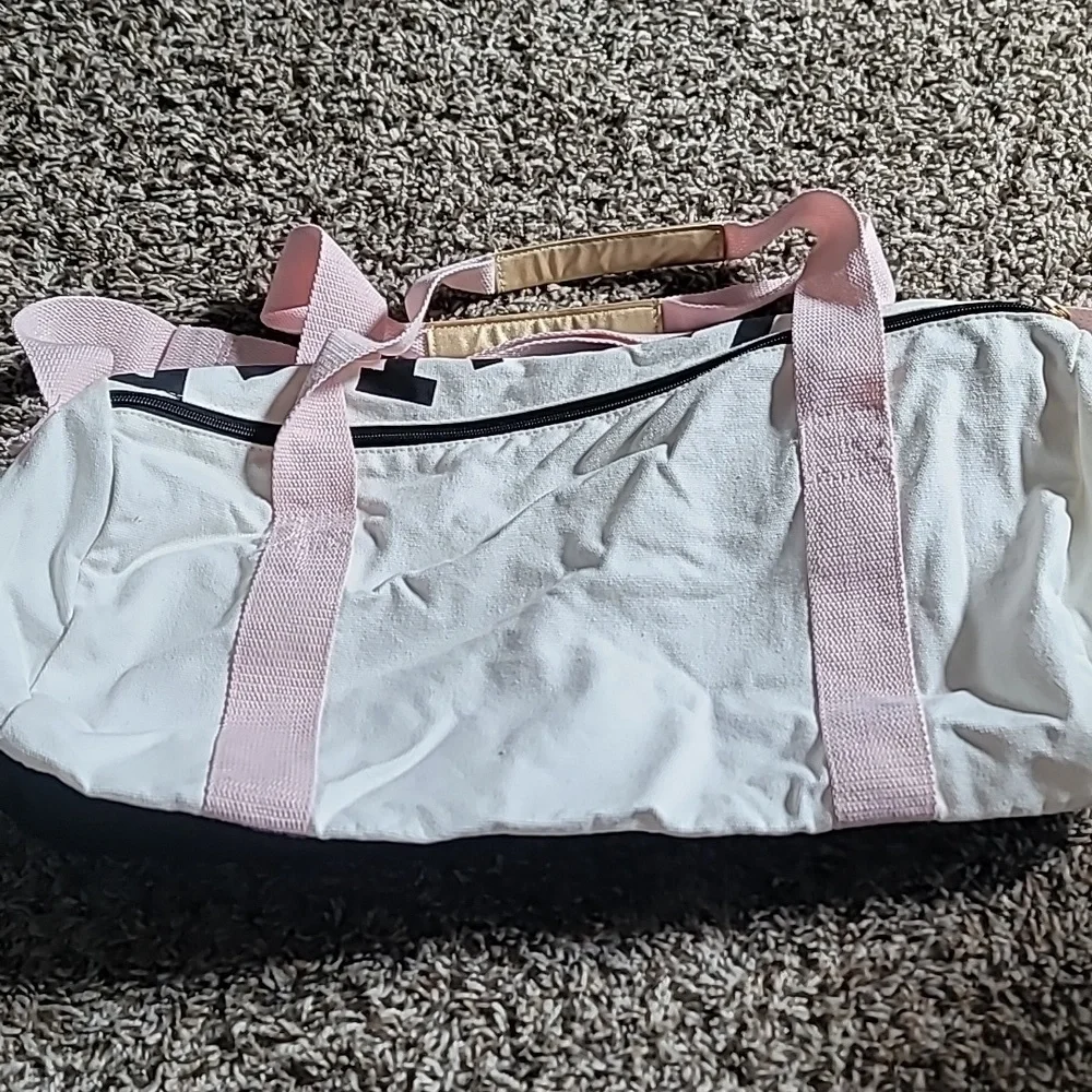 Benefit Cosmetics Duffle Bag EUC - Picture 5 of 7